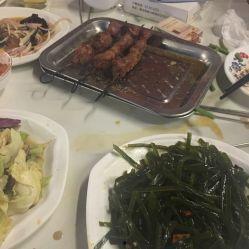 三羊吃瓜,和谐共处乐融融